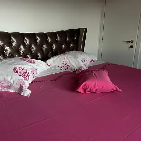 Megi Sea View Apartment *