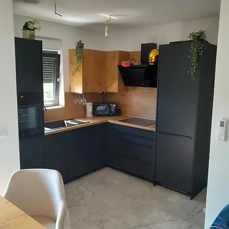 Apartment Megi Sea View